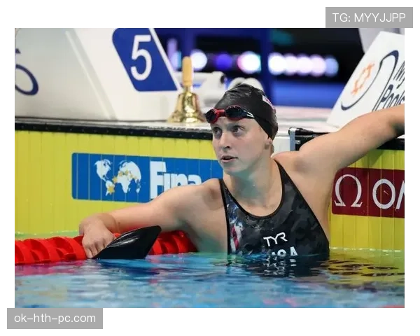 凯蒂·莱德基凌晨四点泳池边啃鸡胸肉的样子，真没人管管这姑娘？