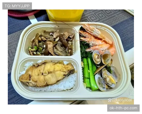 刷到崔家溪的家居照，连吃个外卖都像拍生活方式大片，我这人生观碎了